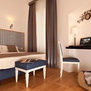 Otel Floris ***