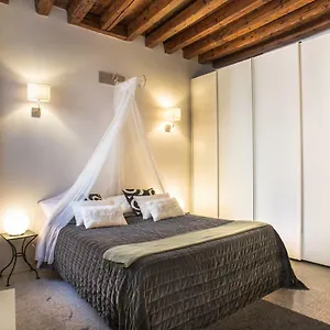 Apartament Terrazzina - Romantic Pied A Terre At The Heart Of Cannaregio District